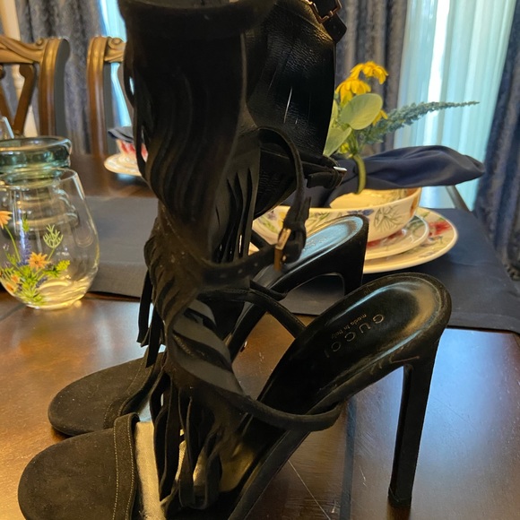 Authentic Gucci fringe sandal - Picture 2 of 5